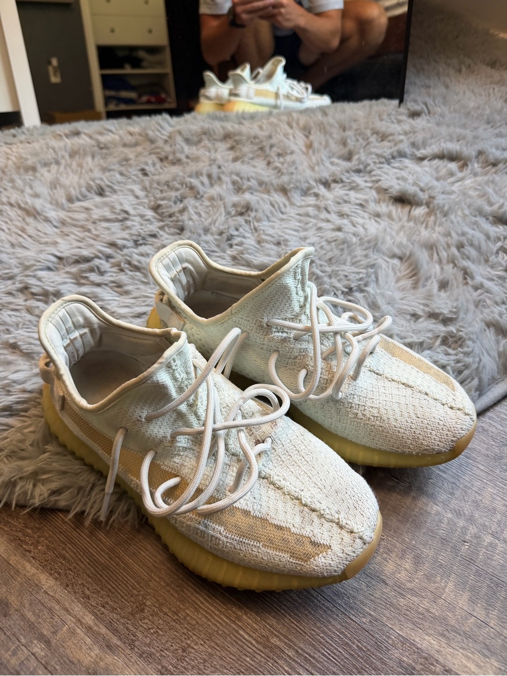 Yeezy 350 - Picture 2 of 6